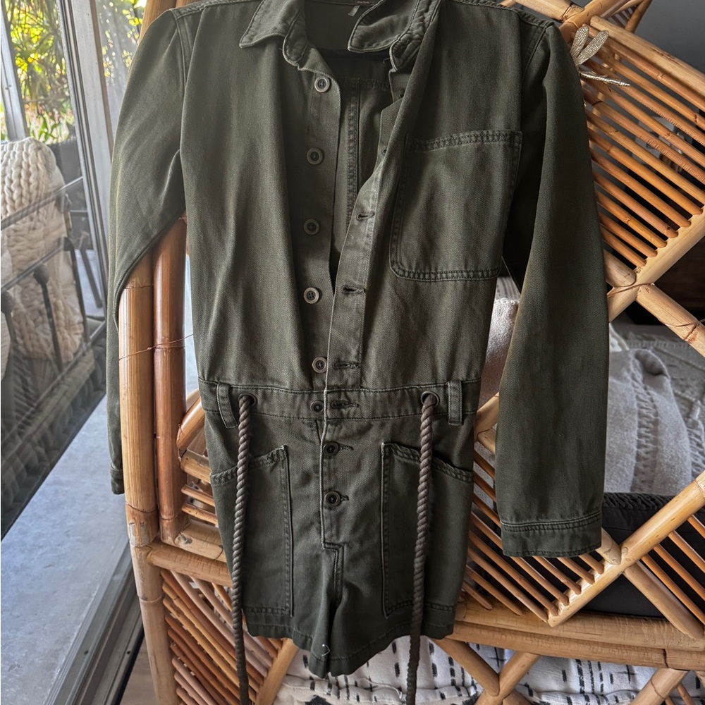Free People olive Green jumper (short)
